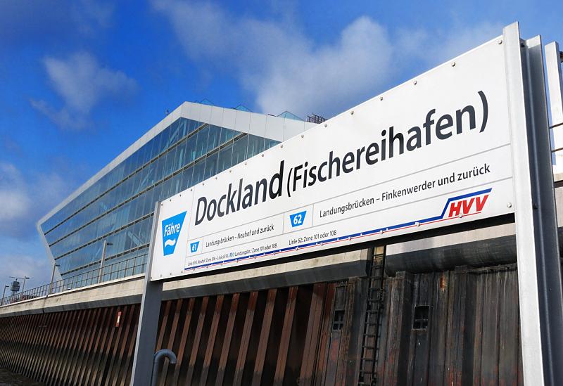 822_2761 Anleger der Hafenfähre - Schild Dockland, Fischereihafen. | Grosse Elbstrasse - Bilder vom Altonaer Hafenrand.